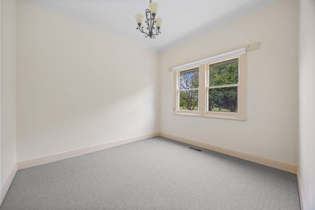 SPACIOUS THREE BEDROOM HOME WITH LARGE YARD AND SHED IN BALLARAT CENTRAL - Photo 3