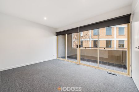 TOWNHOUSE LIVING - Photo 5