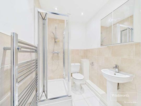 Sunningdale Gardens, London, NW9 - Photo 1