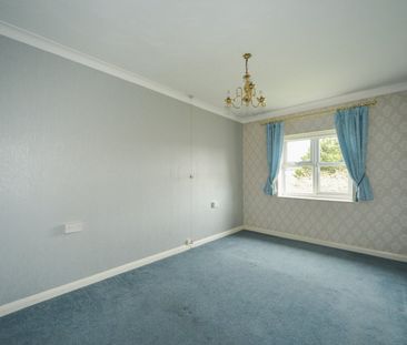 Flat to rent - Glebe Way, West Wickham, BR4 - Photo 2