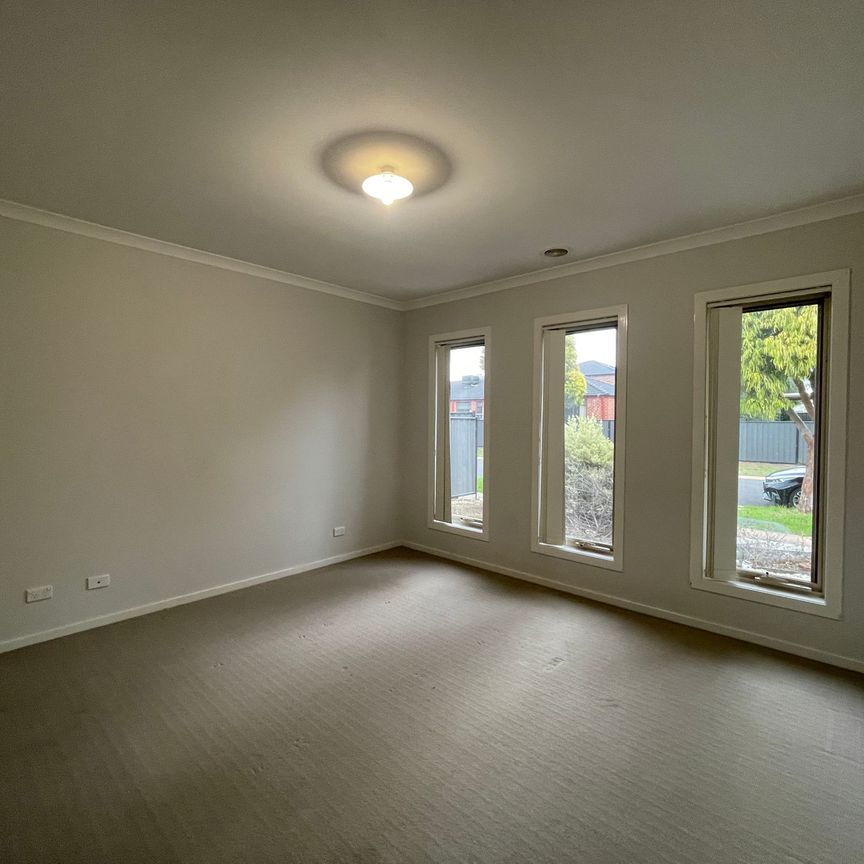 Cosy Family Home in a Convenient Location - Photo 1