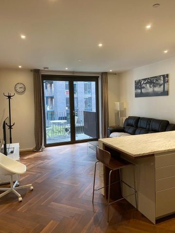 1 Bed Flat, Viaduct Gardens, SW11 - Photo 2