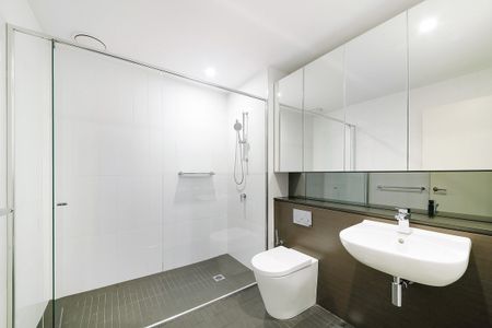 Large Living Room I +Caged Storage I 2-Min Walk to Woollies - Photo 3