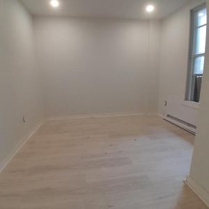 3 CAC près du Parc Lafontaine, $2300, **1 mois gratuit** - Photo 2