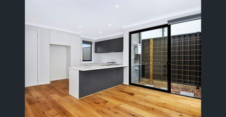 3 bedroom modern townhouse in superb location! - Photo 5