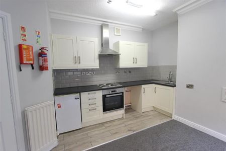 2 bedroom apartment to rent - Photo 4