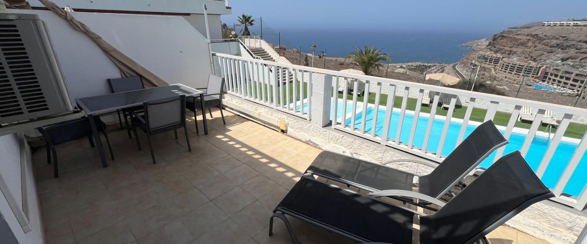 Beautiful apartment with sea views for rent in Amadores. - Photo 1