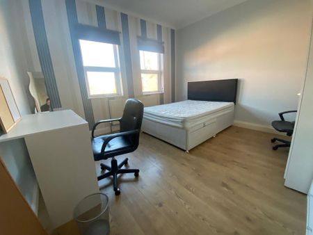 6 bedroom semi-detached house to rent - Photo 2