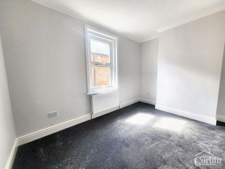 4 bedroom detached house to rent - Photo 3