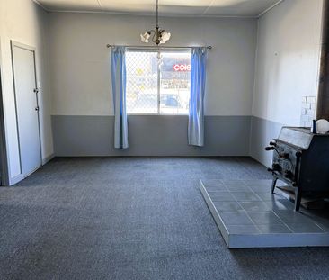 QUAINT HOME IN A CENTRAL LOCATION - Photo 3