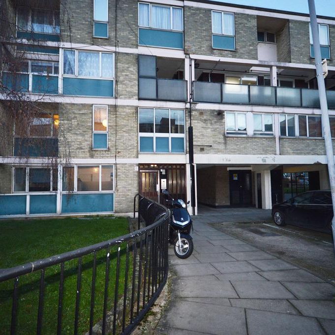 1 bedroom in a flat share to rent - Photo 1