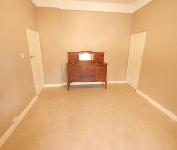 3 Bedroom Apartment - Photo 2