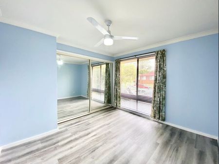 ONE BEDROOM GRANNY FLAT UPSTAIRS ABOVE GARAGE - WATER USAGE INCLUDED !! - Photo 3