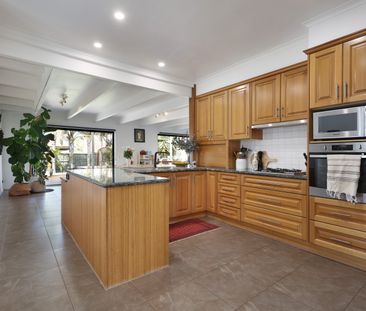 32 Almurta Rd, Bentleigh East VIC 3165 - House For Rent | Domain - Photo 6