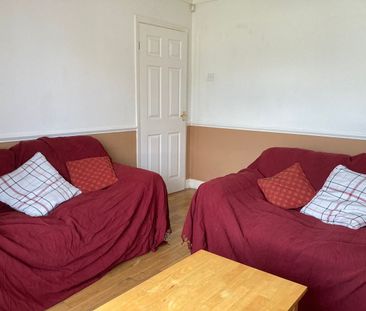 4 Bed Semi-Detached House, Kelso Gardens, LS2 - Photo 3