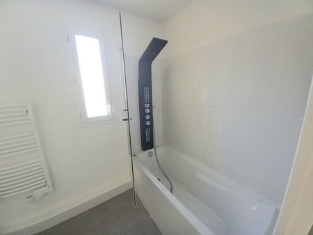 AIX LA DURANNE APPARTEMENT 3 PIECES TERRASSE ET PARKING, - Photo 5