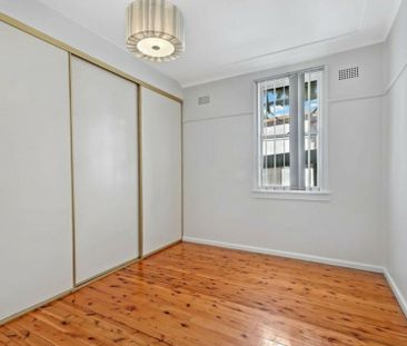 Beautiful House + Retreat in a convenient location! - Photo 2