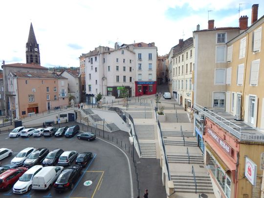 Location Appartement 3 pièces 95m² ANNONAY 07100 - Photo 1