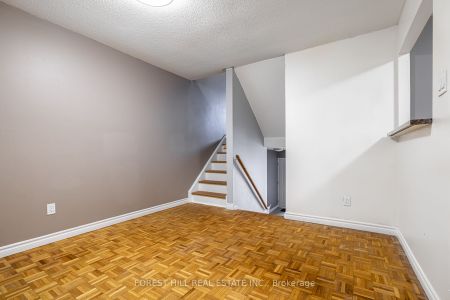 Condo Townhouse For Lease | N8069748 - Photo 2