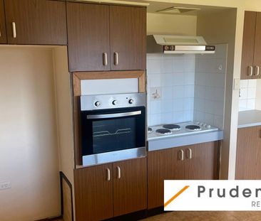 Three Bedroom Family Home - Photo 4