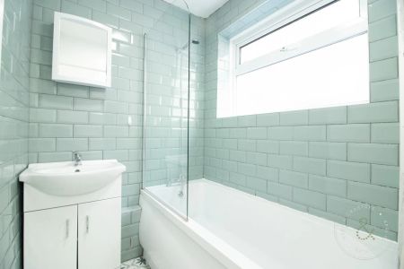 1 Bedroom Flat - Photo 3