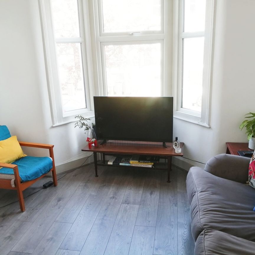 2 Bed Flat, Mabley Street, E9 - Photo 1