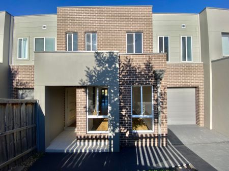 Luxurious Living in the Heart of Macarthur Heights! - Photo 3
