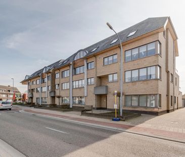 Een appartement op de 1ste verdieping rechts met 2 slaapkamers, ter... - Photo 1