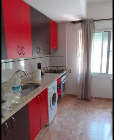 Alquiler de piso en Calle del Capitán - Photo 3