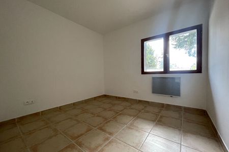 Aix Les Milles - Type 2 - 760€ - Photo 3