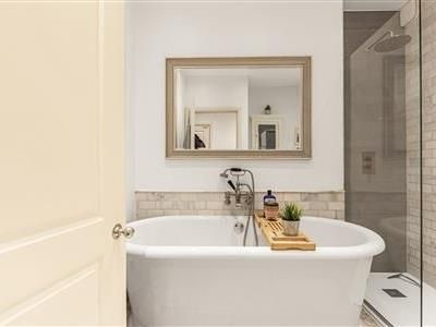 Vicarage Crescent, SW11 - Photo 1