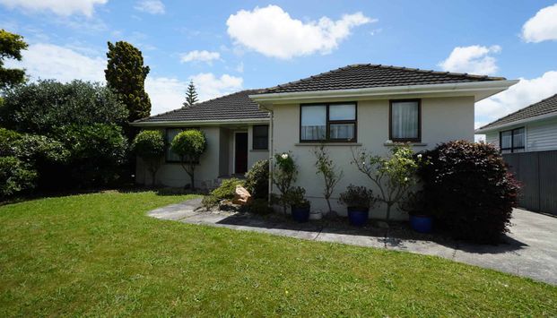 Beauty on Bristol - Photo 1