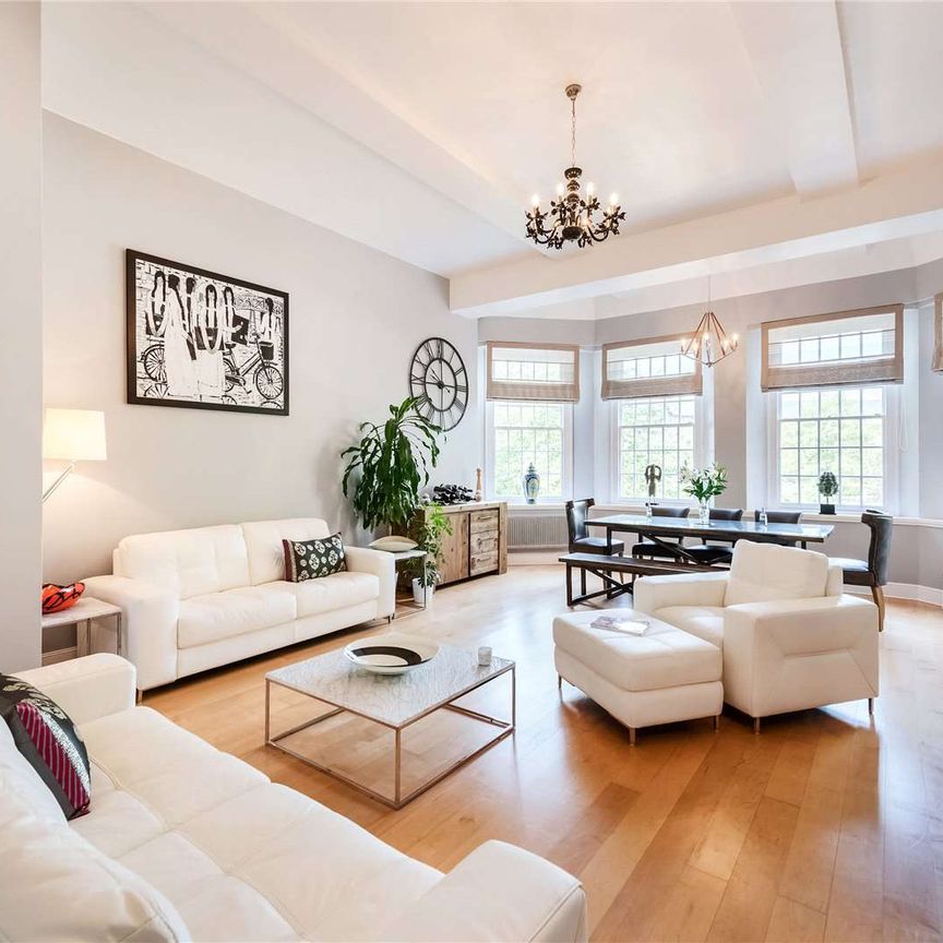 Beautifully presented spacious three bedroom apartment with off street parking, set within a secure gated development. - Photo 1