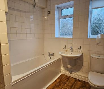 2 bedroom ground floor flat to rent - Photo 2