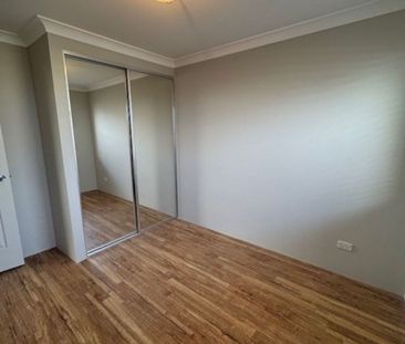 Low Maintenance 3 Bedroom 2 Bathroom Home - Photo 3
