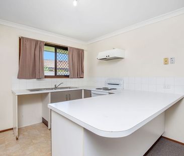 3 Bedroom in Ashmore, new floors, new appliance,new kitchen - Photo 1