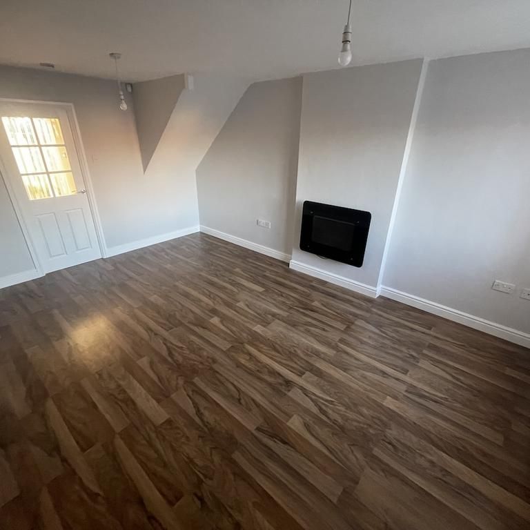 2 bedroom terraced house to rent - Photo 1