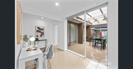 Stunning Family Home in Glen Waverley - Photo 2