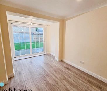 Poplar Close - Photo 3