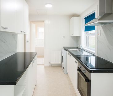 3 Bed Semi-Detached House, Cowper Street, LU1 - Photo 2