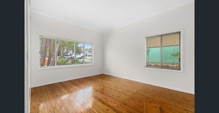 Contemporary comfort meets effortless entertaining - Photo 5