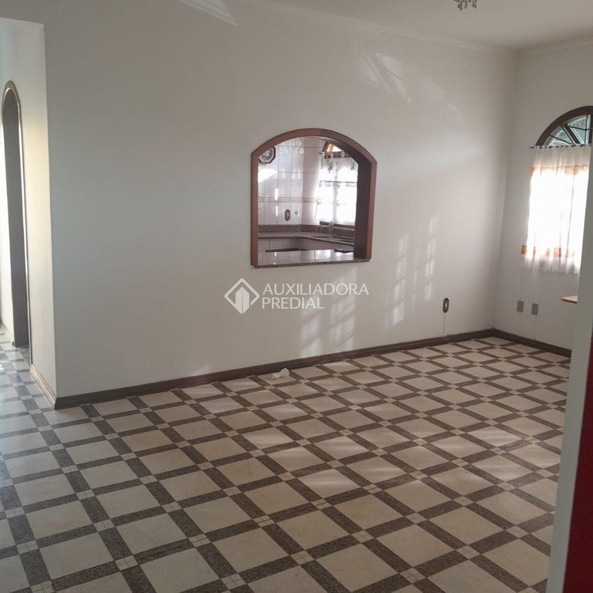 Casa com 3 quartos e 510m² para alugar em Centro, Gravataí. - Photo 1