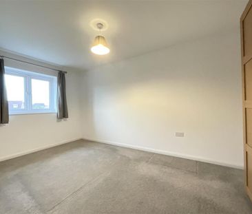 4 bedroom semi-detached house to rent - Photo 3