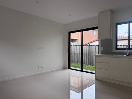 BRAND NEW 2 BEDROOM GRANNY FLAT - Photo 2