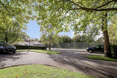 Prestbury Manor, GL52 - Photo 4