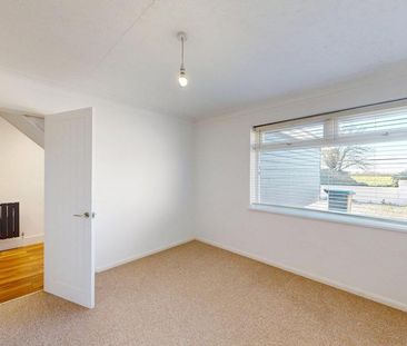 4 bedroom semi-detached house to rent - Photo 4