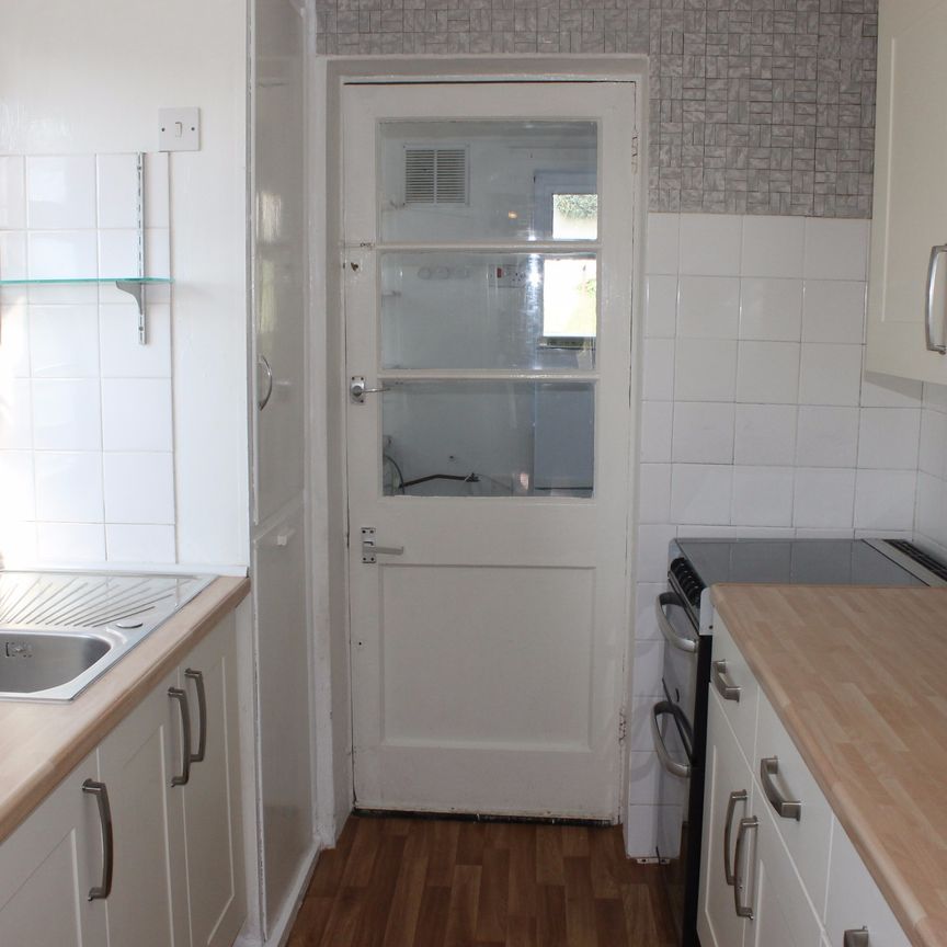 Kingston Road, High Wycombe - Photo 1