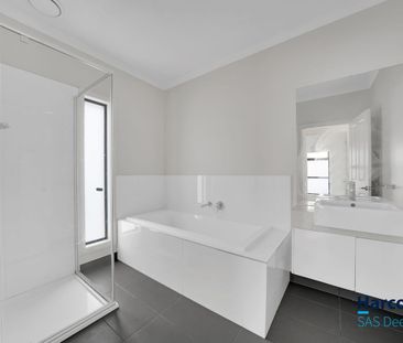 Spacious 4-Bedroom Family Home in Prime Sunshine North Location - Photo 6