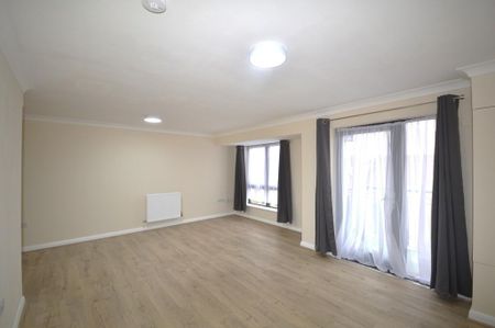 2 bedroom flat to rent - Photo 2