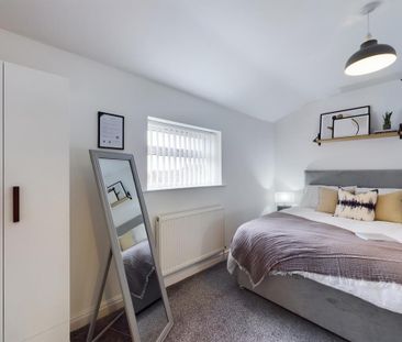 4 bedroom flat to rent - Photo 5